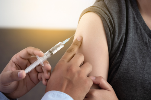 Vaccini Covid: “AAA cercasi infermieri” Vaccini Covid: “AAA cercasi infermieri”